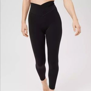 OFFLINE High Waisted Crossover Leggings
